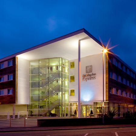 Holiday Inn Express, Chester Racecourse By Ihg Exteriör bild