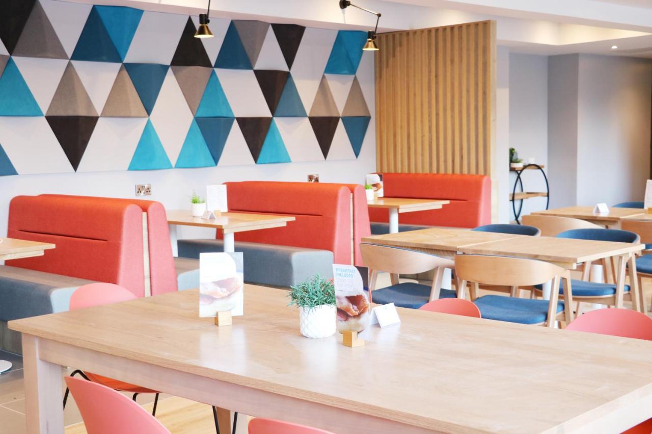 Holiday Inn Express, Chester Racecourse By Ihg Exteriör bild