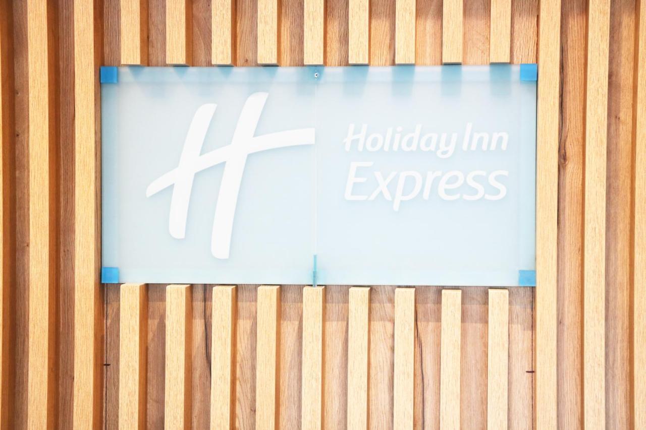 Holiday Inn Express, Chester Racecourse By Ihg Exteriör bild