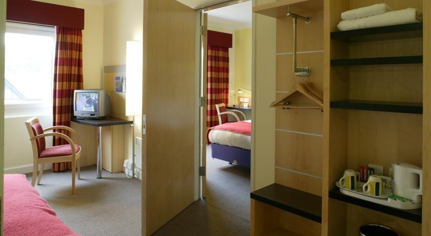 Holiday Inn Express, Chester Racecourse By Ihg Exteriör bild