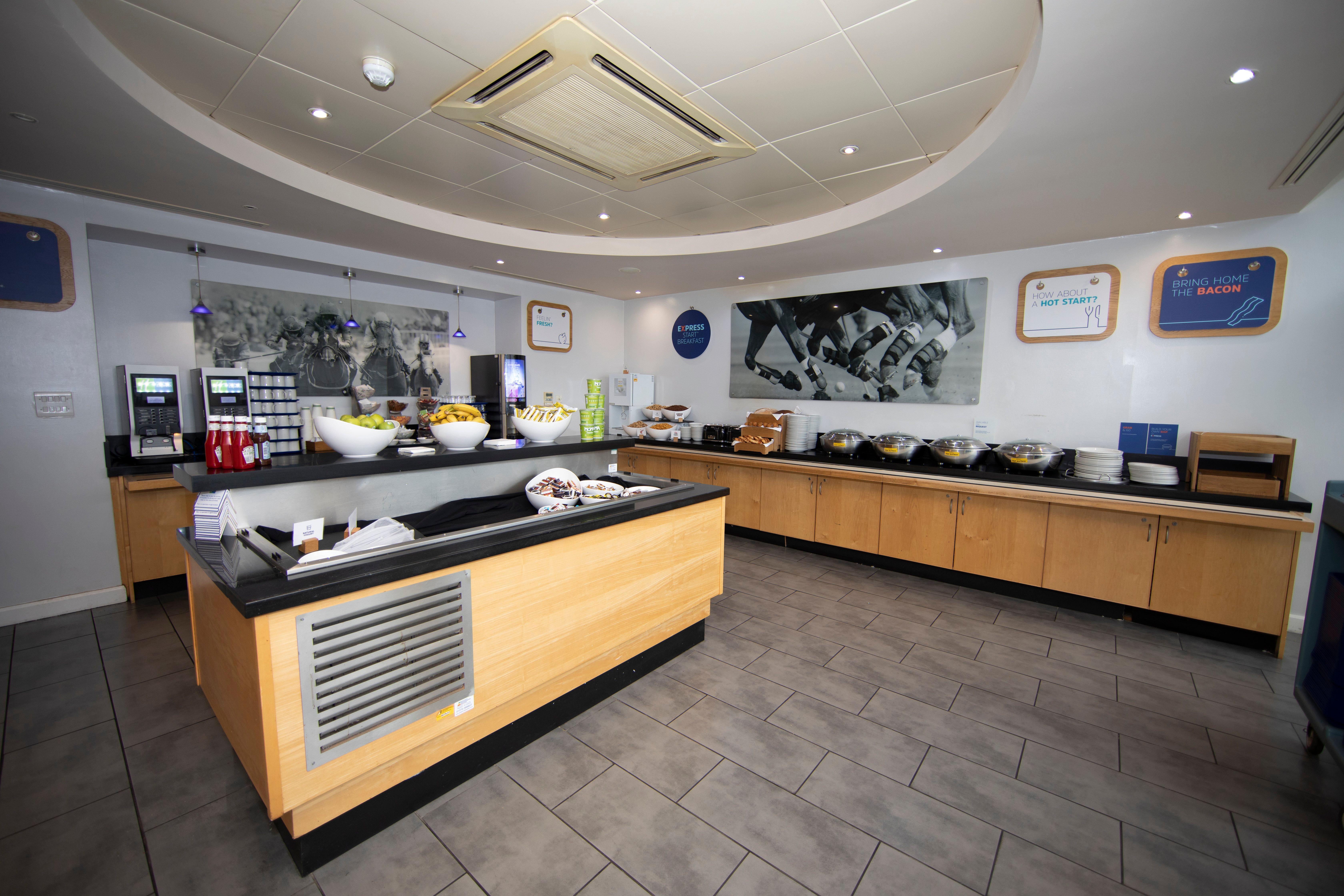 Holiday Inn Express, Chester Racecourse By Ihg Exteriör bild