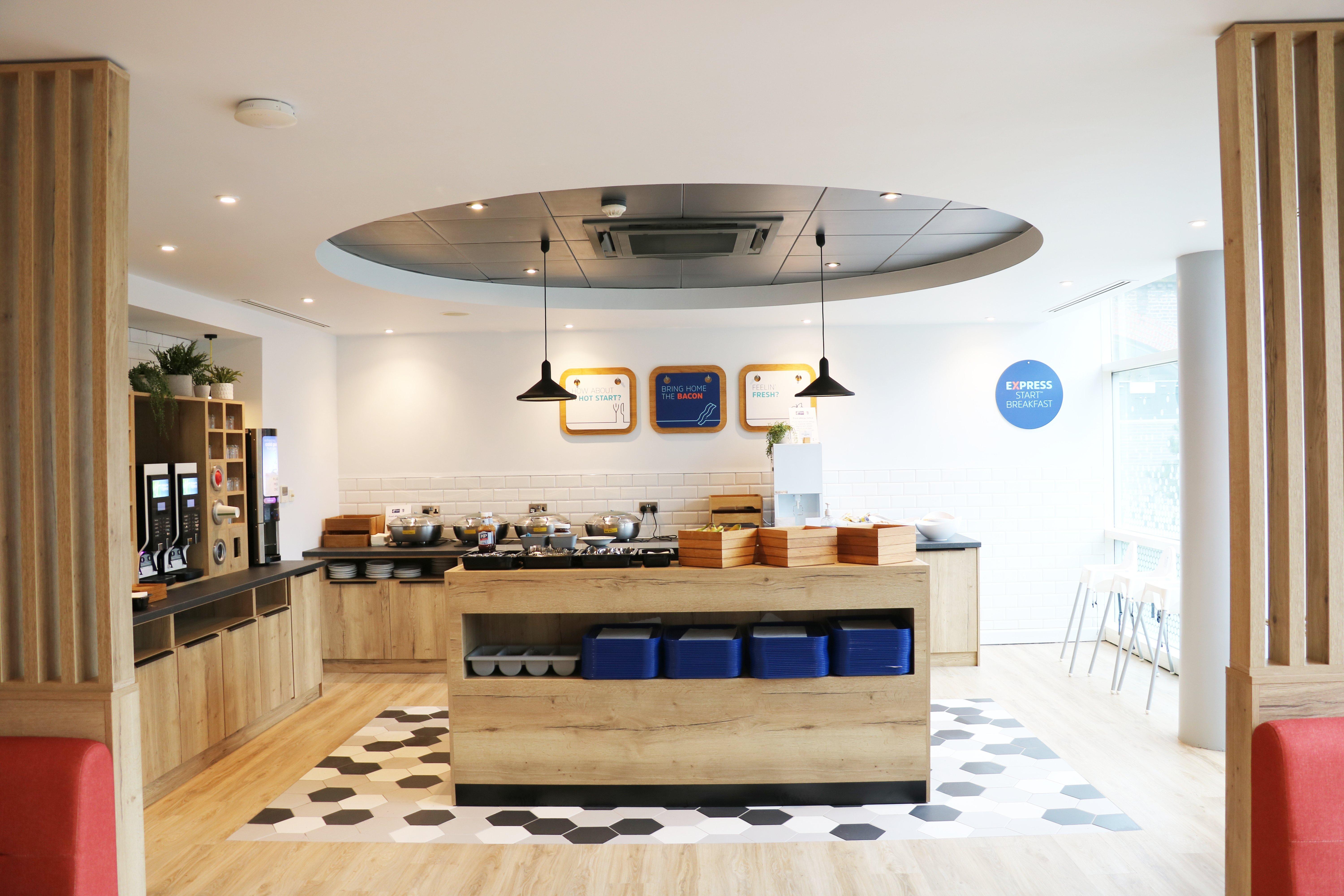 Holiday Inn Express, Chester Racecourse By Ihg Exteriör bild