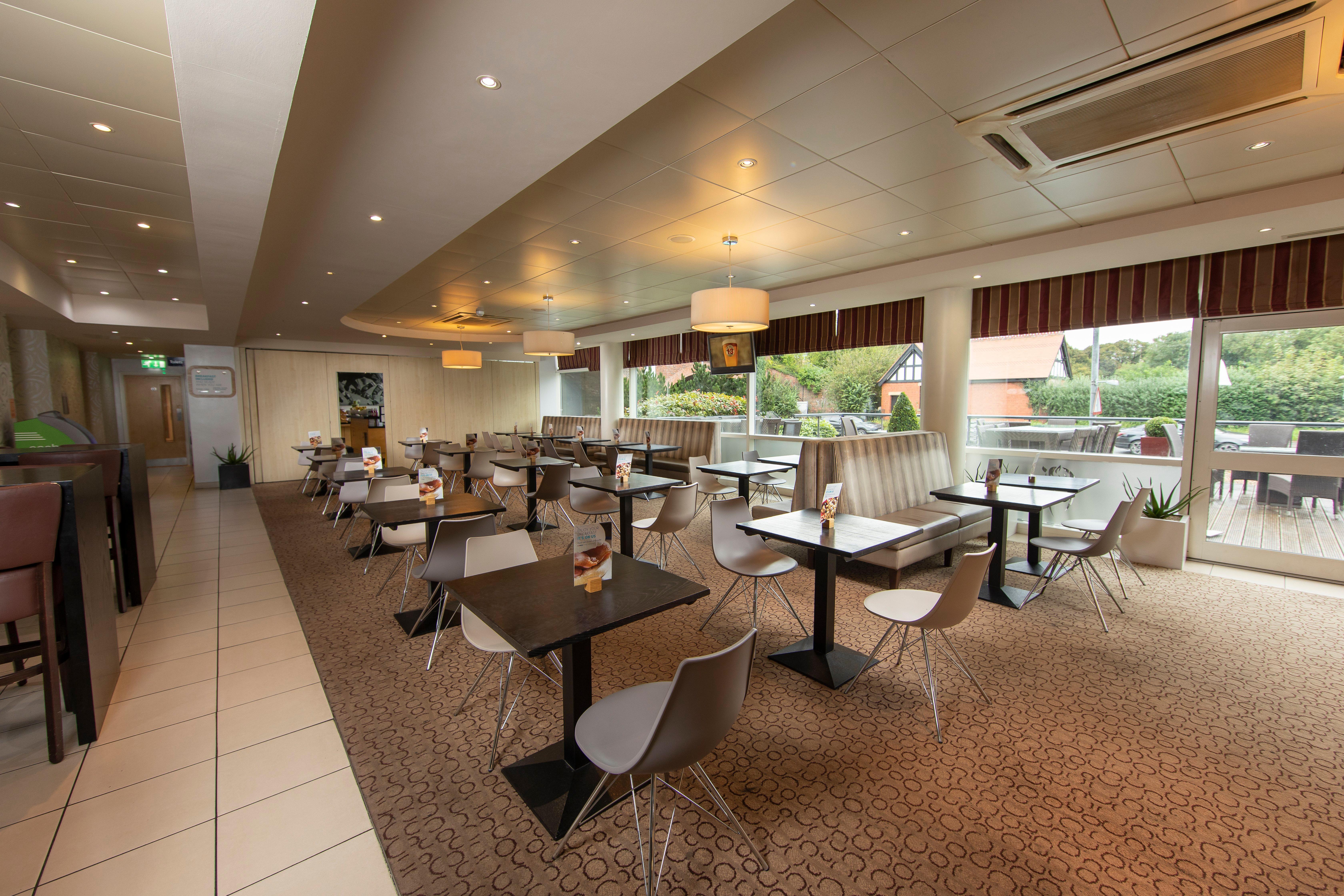 Holiday Inn Express, Chester Racecourse By Ihg Exteriör bild