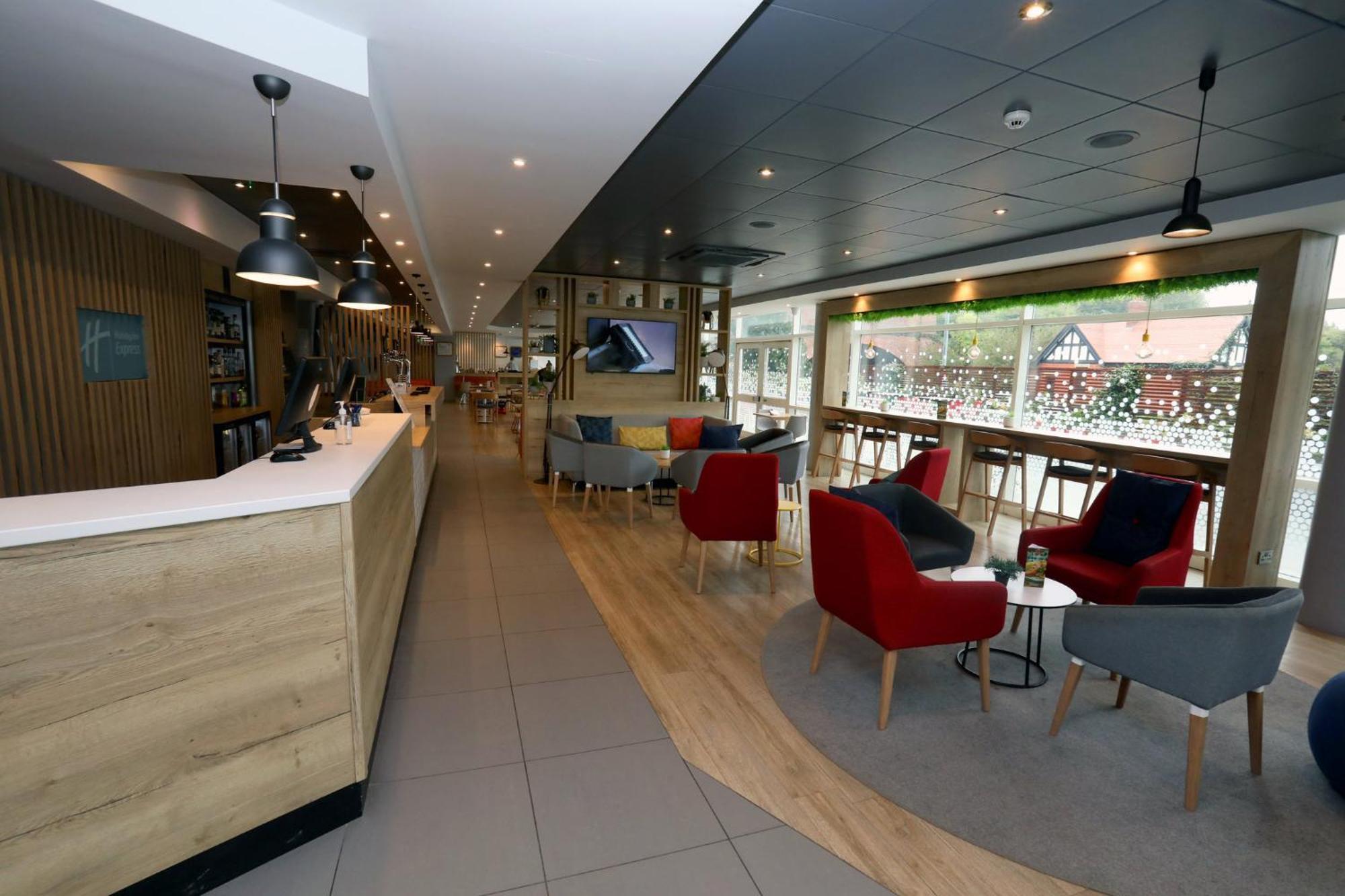 Holiday Inn Express, Chester Racecourse By Ihg Exteriör bild