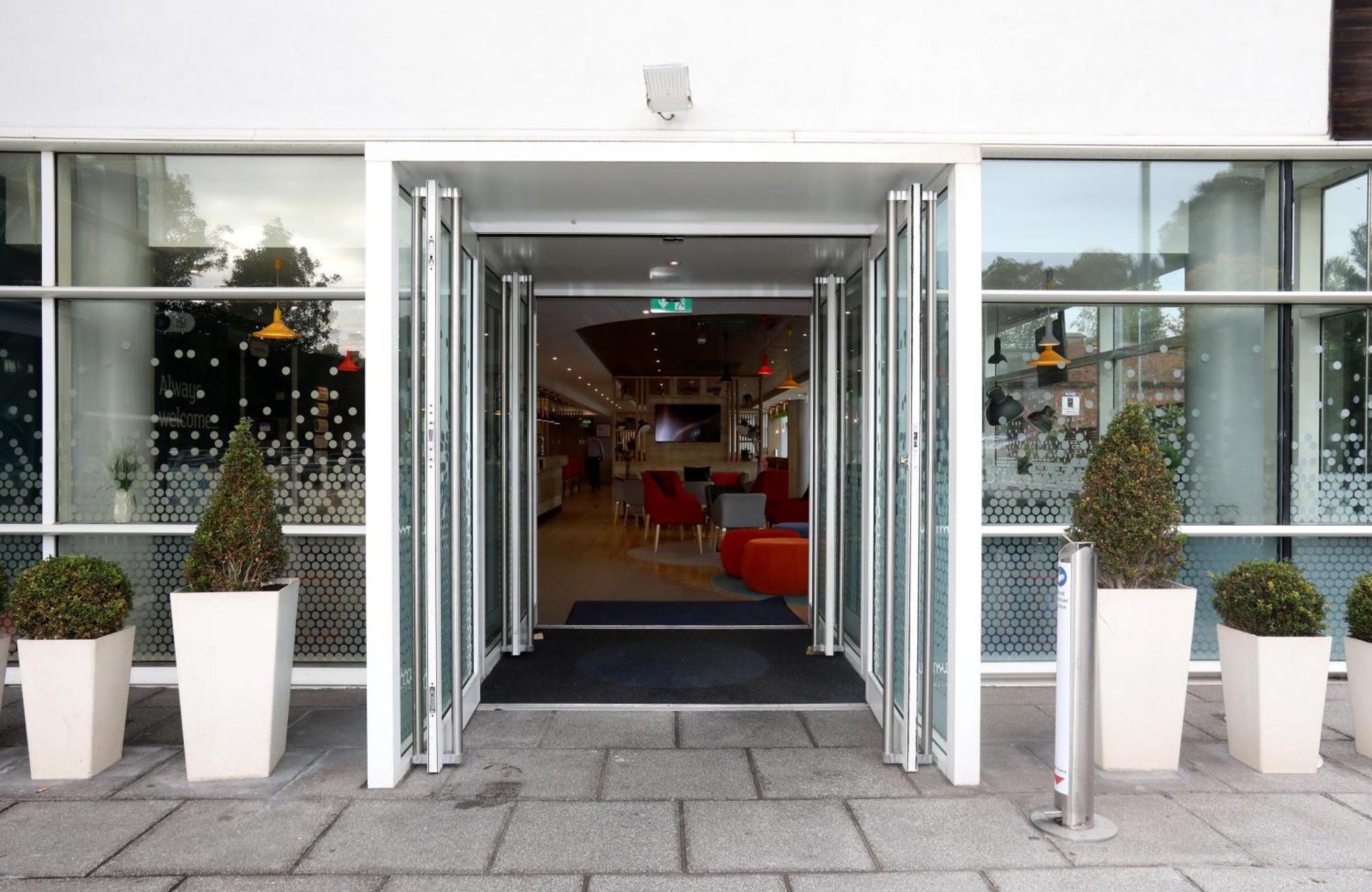 Holiday Inn Express, Chester Racecourse By Ihg Exteriör bild