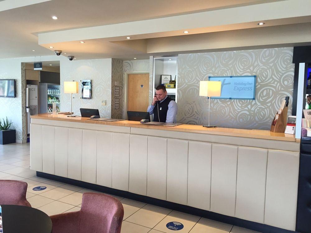 Holiday Inn Express, Chester Racecourse By Ihg Exteriör bild